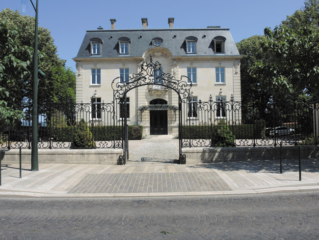 The ancient Gallice Villa becomes De Venoge's head office.